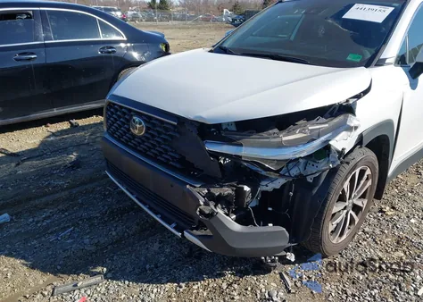 2022 Toyota Corolla Cross Xle from USA, damaged, VIN 7MUDAABG5NV035853